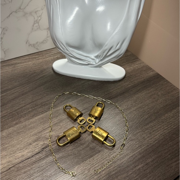 Lock and Key on Unbranded Paperclip Necklace - Picture 2 of 4